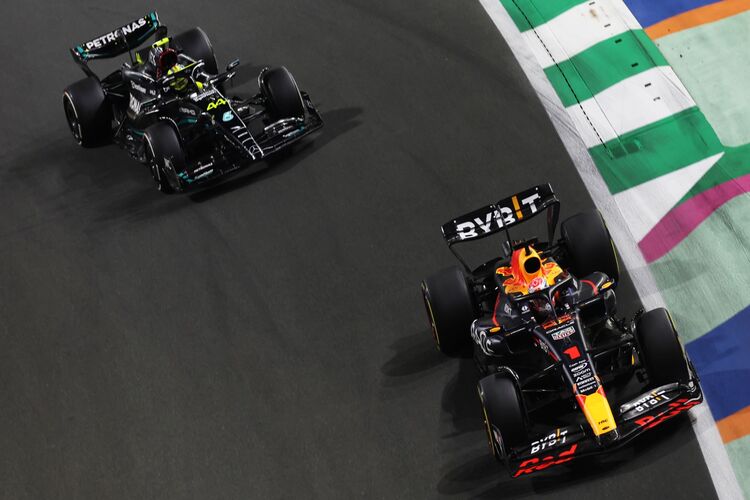 Saudi Arabian GP: ลูอิส แฮมิลตัน กล่าวว่า Red Bull เร็วกว่า Mercedes ที่เคยมีมา